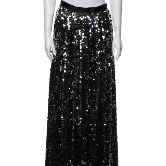 St. John Dresses & Skirts - EUC St. John Silver Sequined Full Length Skirt